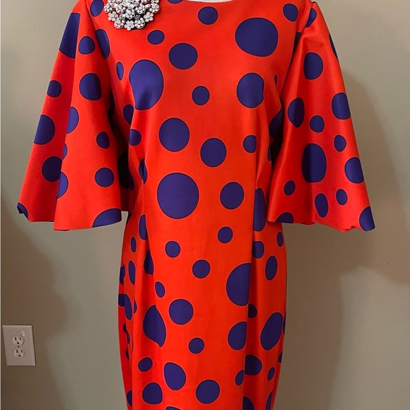 Beautiful flare sleeves mid-length dress - Picture 4 of 4